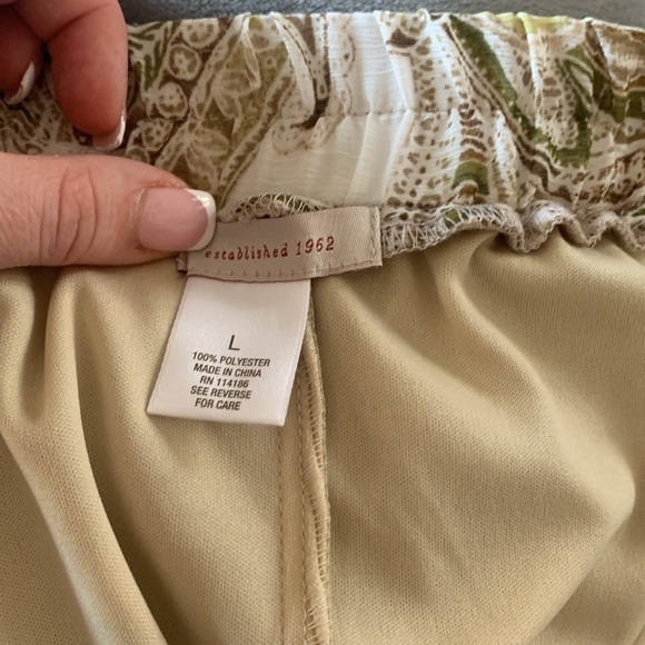 Beautiful earthy color lightly worn maxi skirt. - Picture 4 of 5